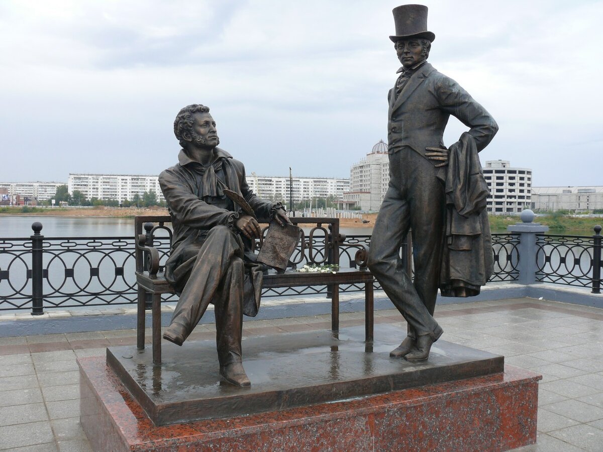 Йошкар-Ола памятник Пушкину и Онегину