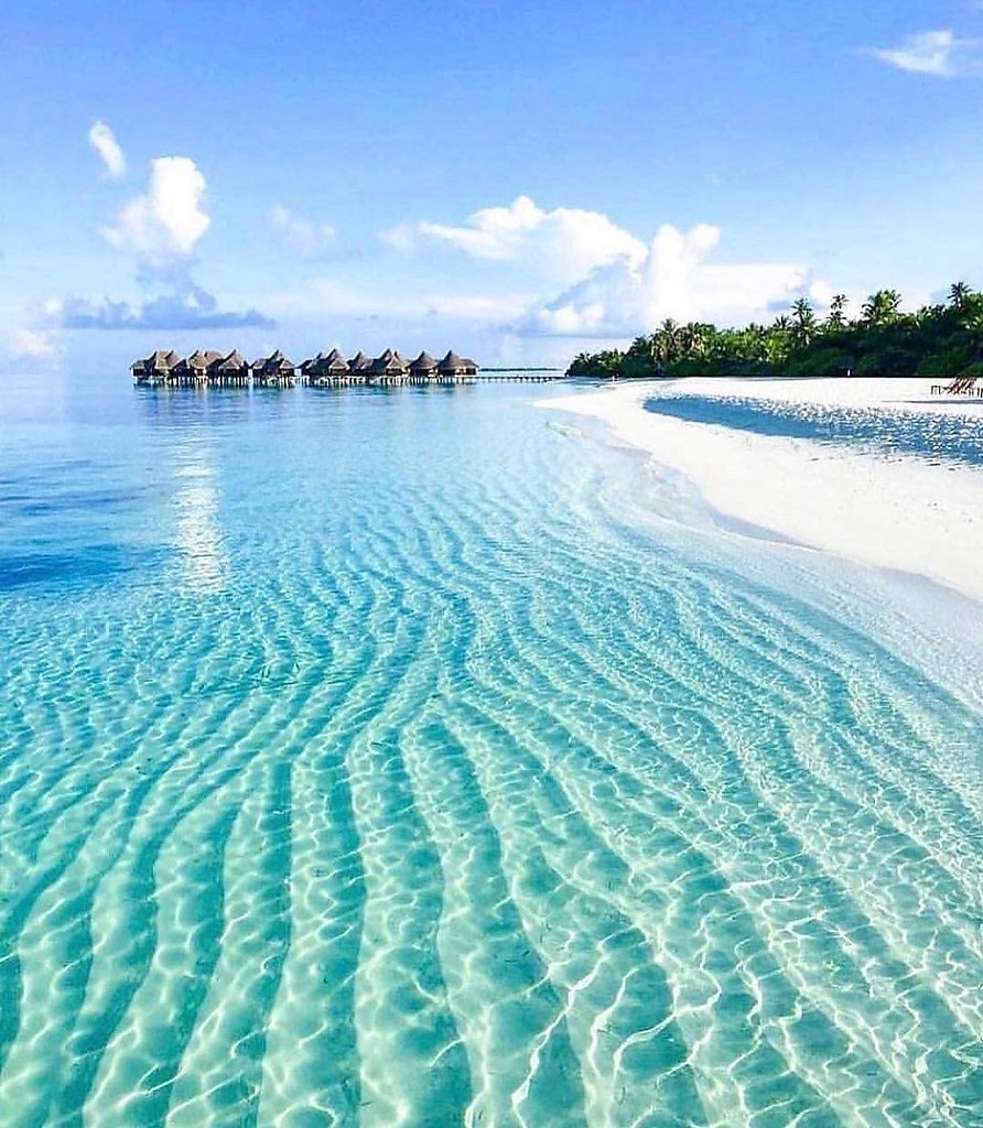 Лазурное море пляж