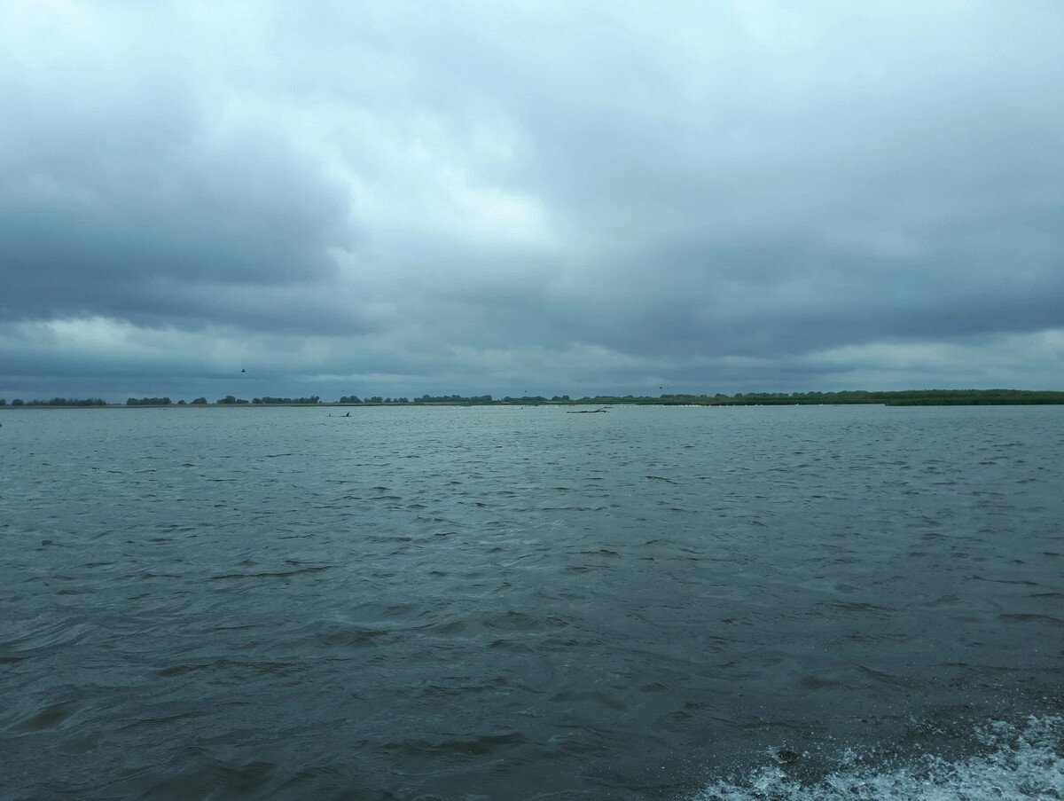 Раскаты каспийского моря