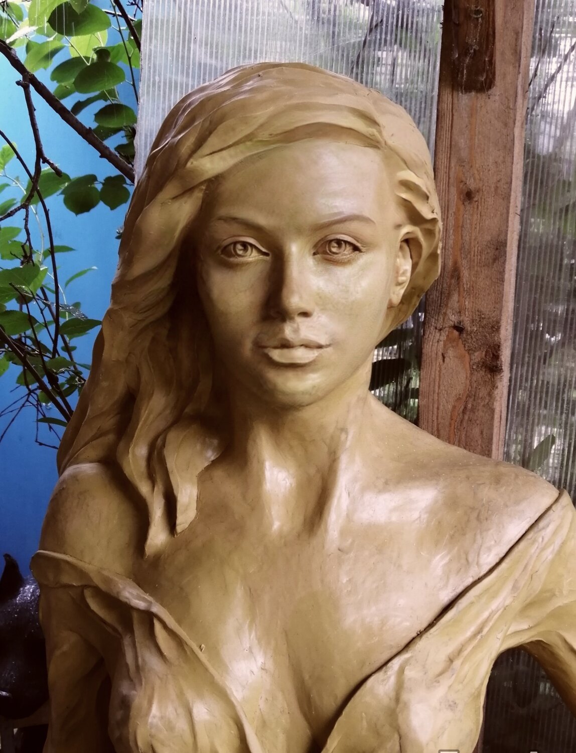 Женский бюст скульптура