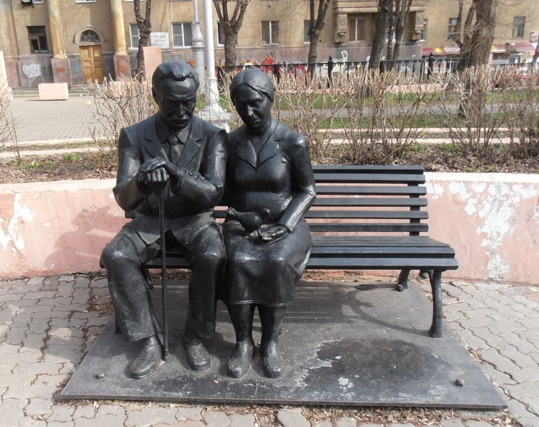 Памятник родителям в Магнитогорске