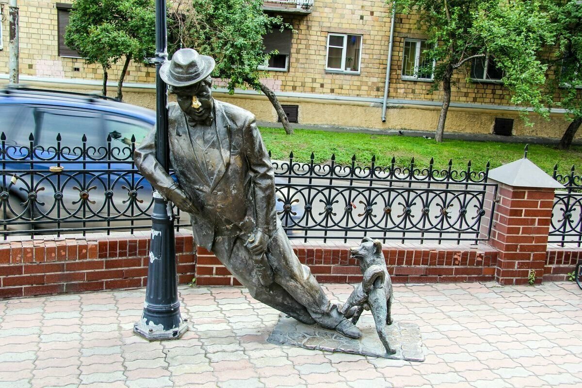 Скульптура дядя Вася пьяница Красноярск