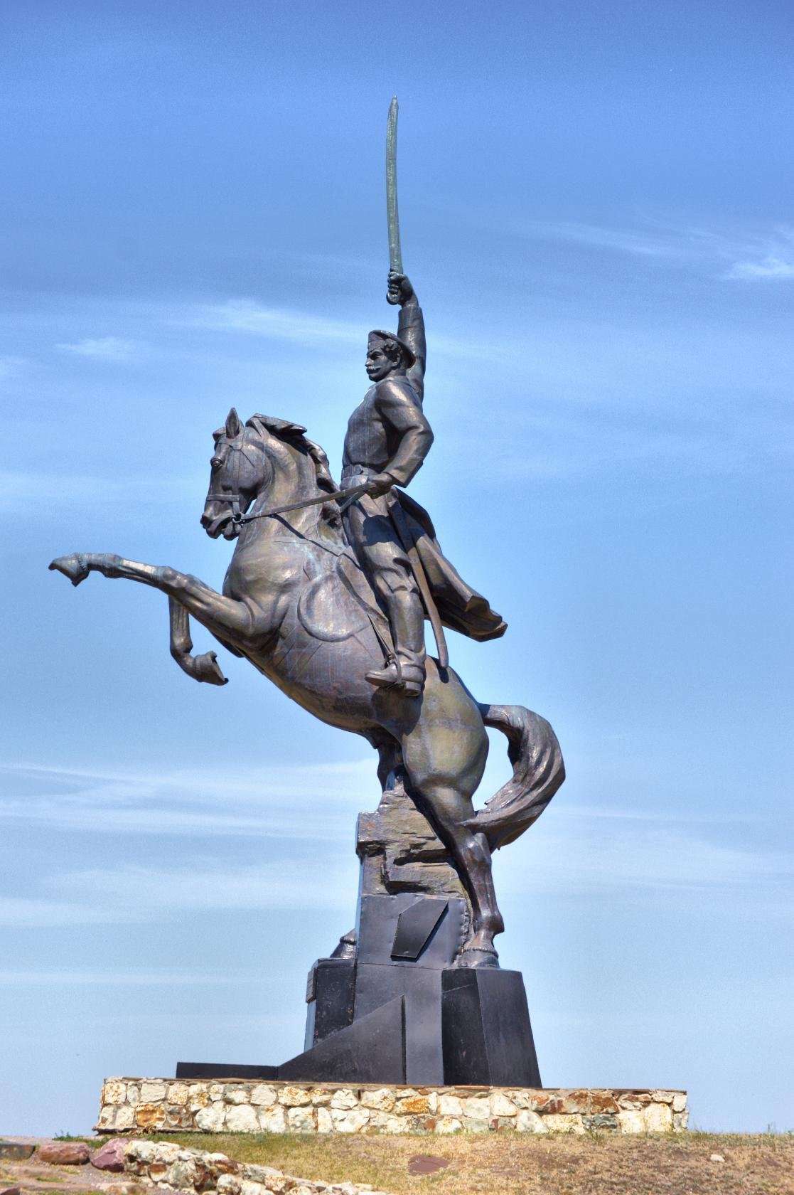 Казак памятник в Кумылженской станицы