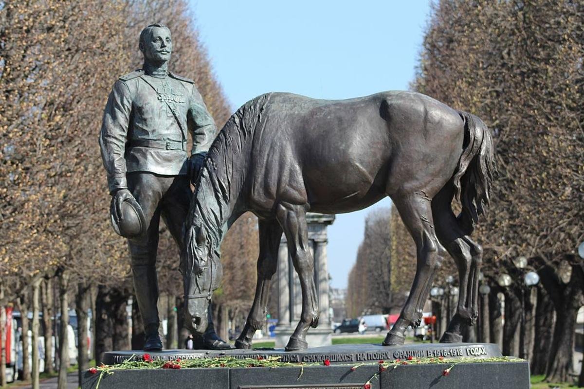 Памятник воинам русского экспедиционного корпуса Париж