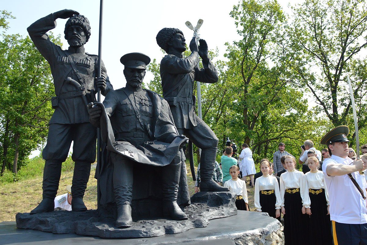Памятник казакам-первопоселенцам в Благовещенске