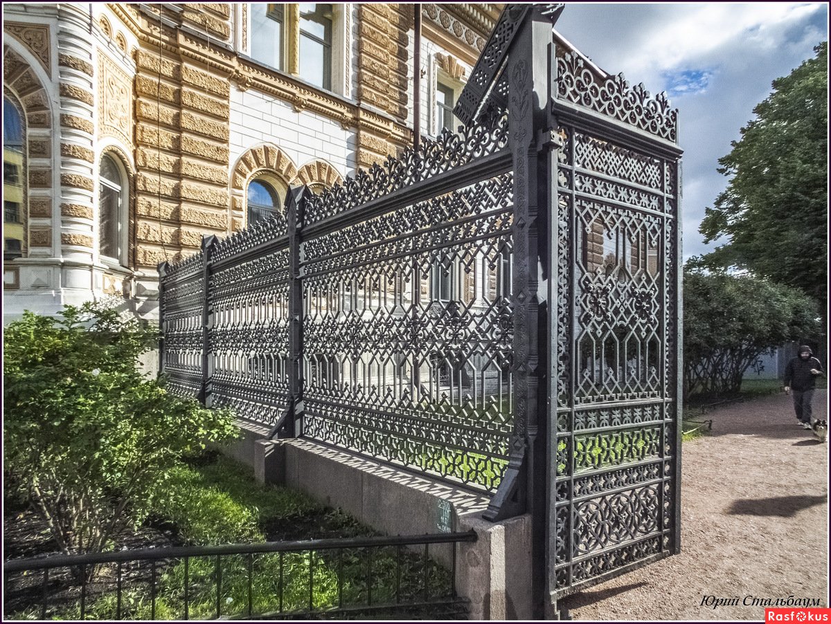 Роскошный необычный особняк 2022