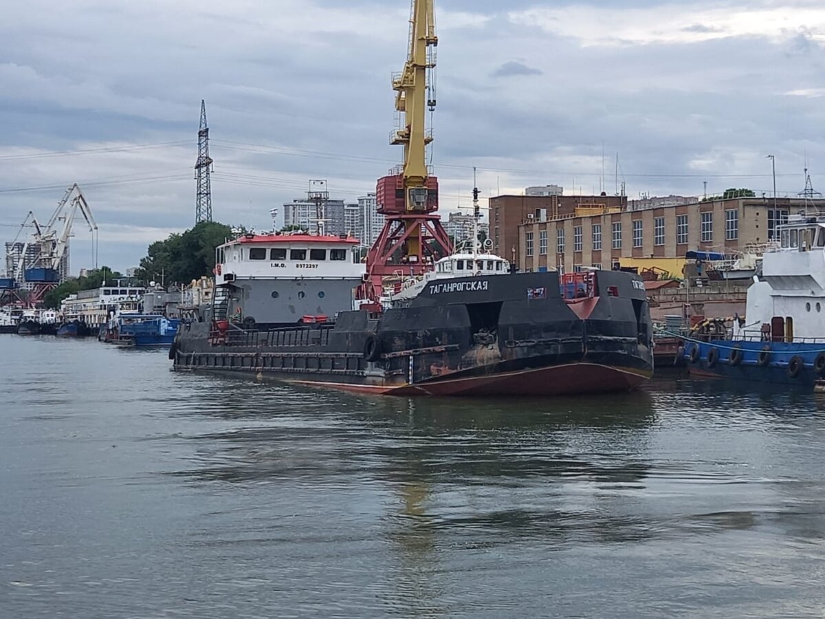 Фото судов в Таганрогском морском порту