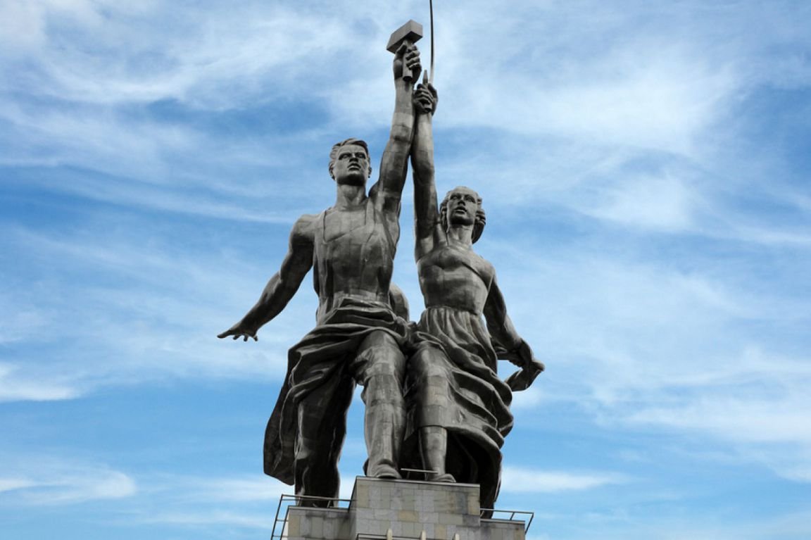 Монумент «рабочий и колхозница» веры Мухиной (1937)