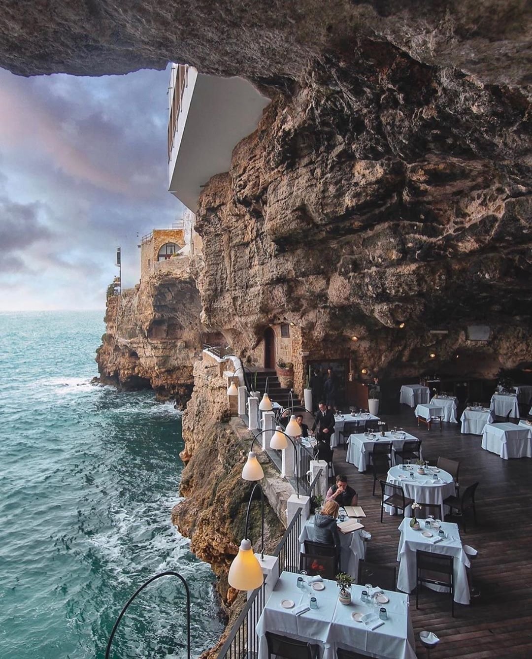 Ristorante Grotta Palazzese, Апулия, Италия