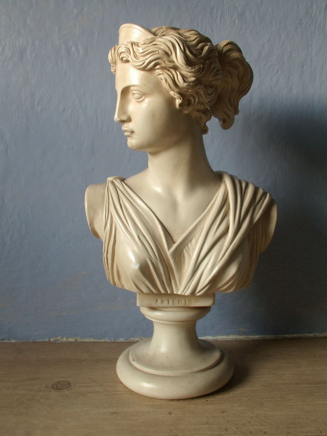 Artemis бюст