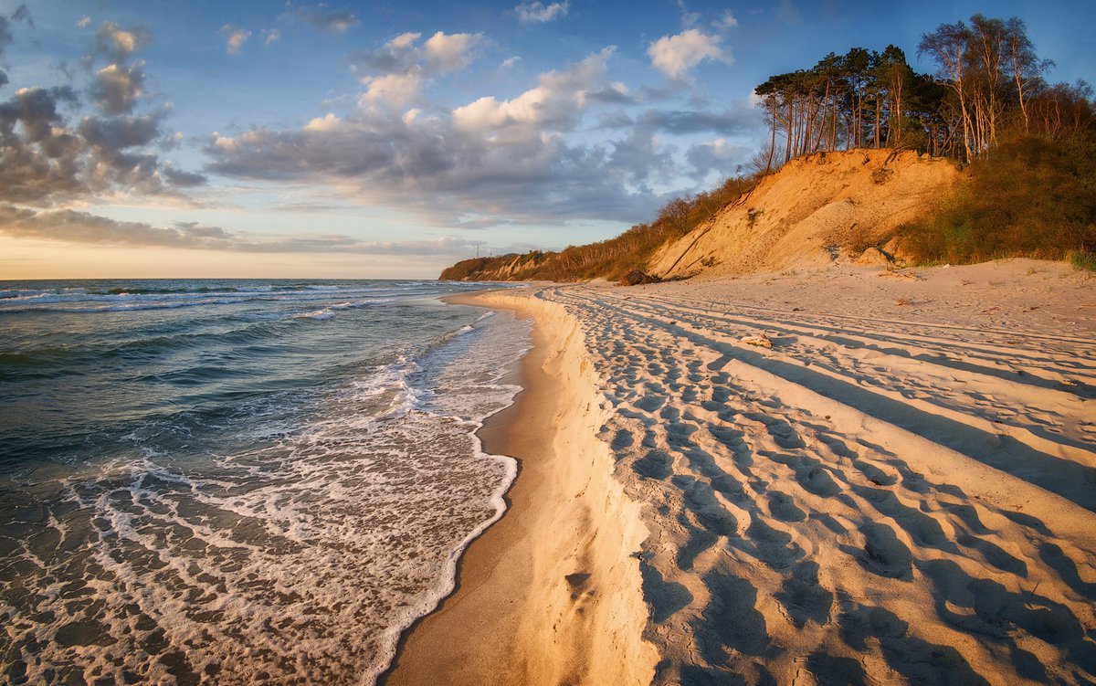 Янтарный песок балтийское море