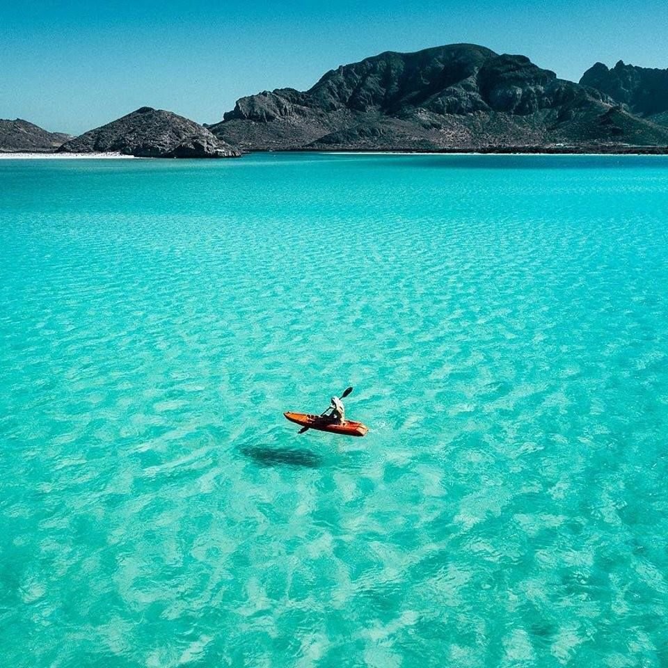 Прозрачная вода море