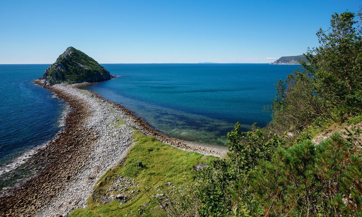 Мыс островной Охотское море