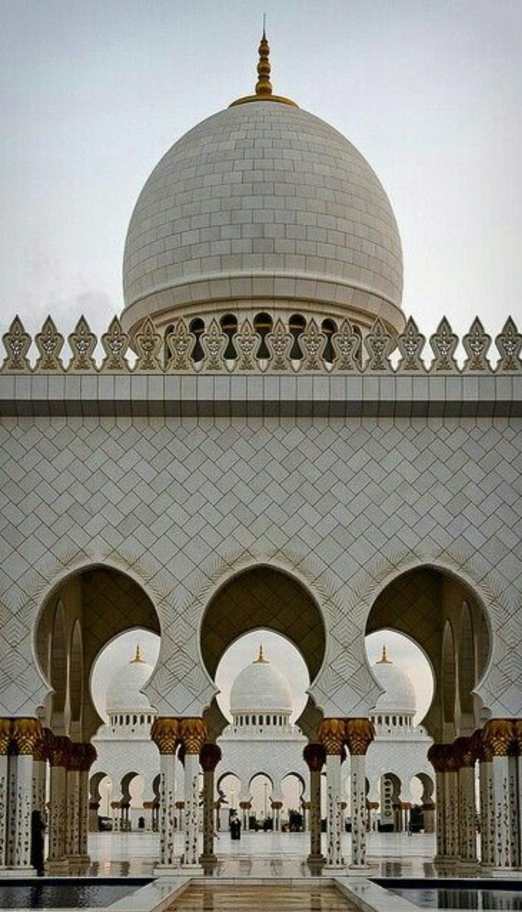 Мусульманские сооружение. Abu Dhabi синагога мечеть Церковь. Архитектура Ислама мечеть в Абу Даби. Индийский храм в Абу Даби. Большая мечеть в Дубае.