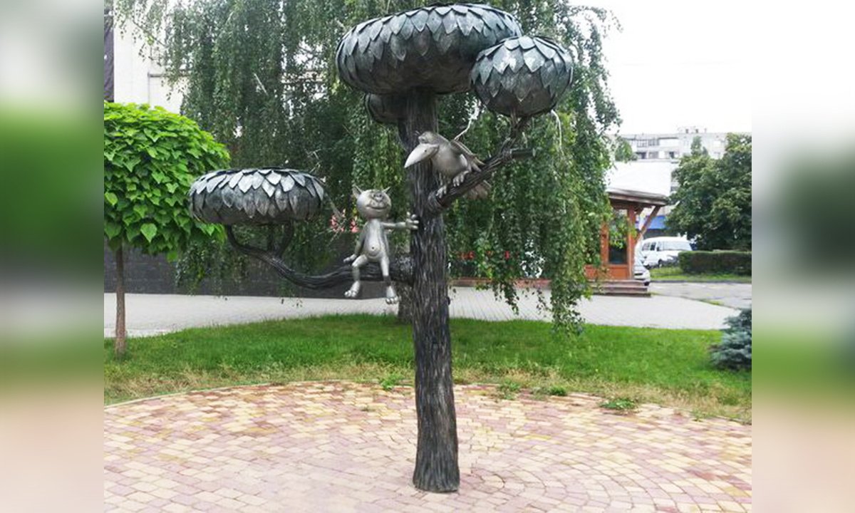 Памятник коту на улице Лизюкова в Воронеже