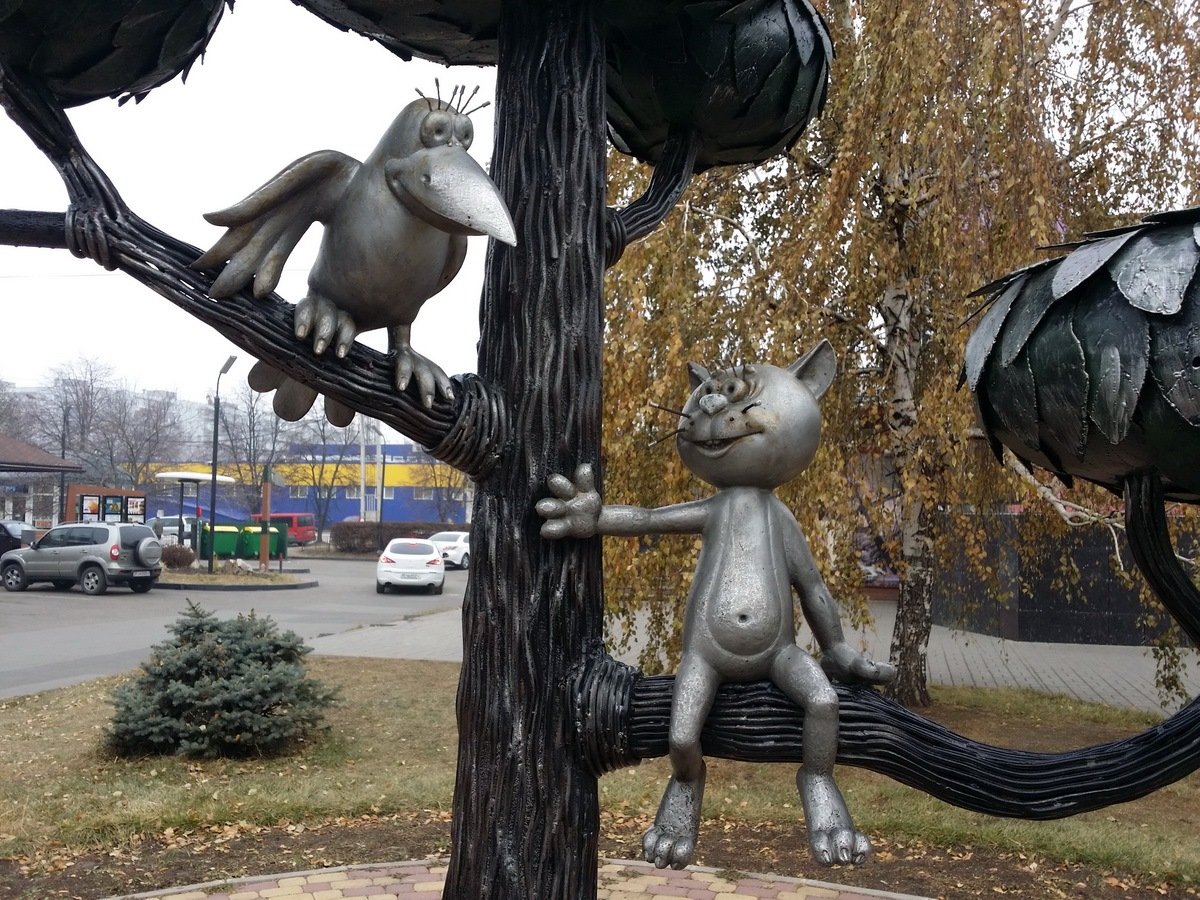 Памятник коту на улице Лизюкова в Воронеже