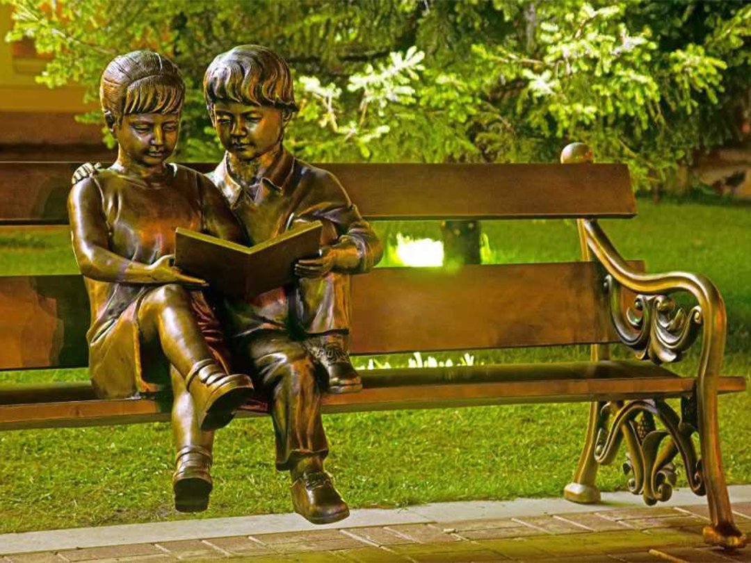 Сквер с бронзовыми скульптурами Иркутск