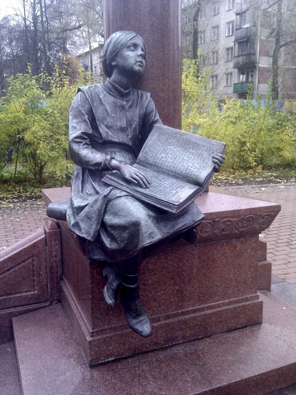 Памятник гроту в Санкт-Петербурге