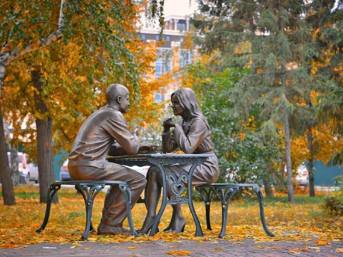 Скульптура встреча Омск