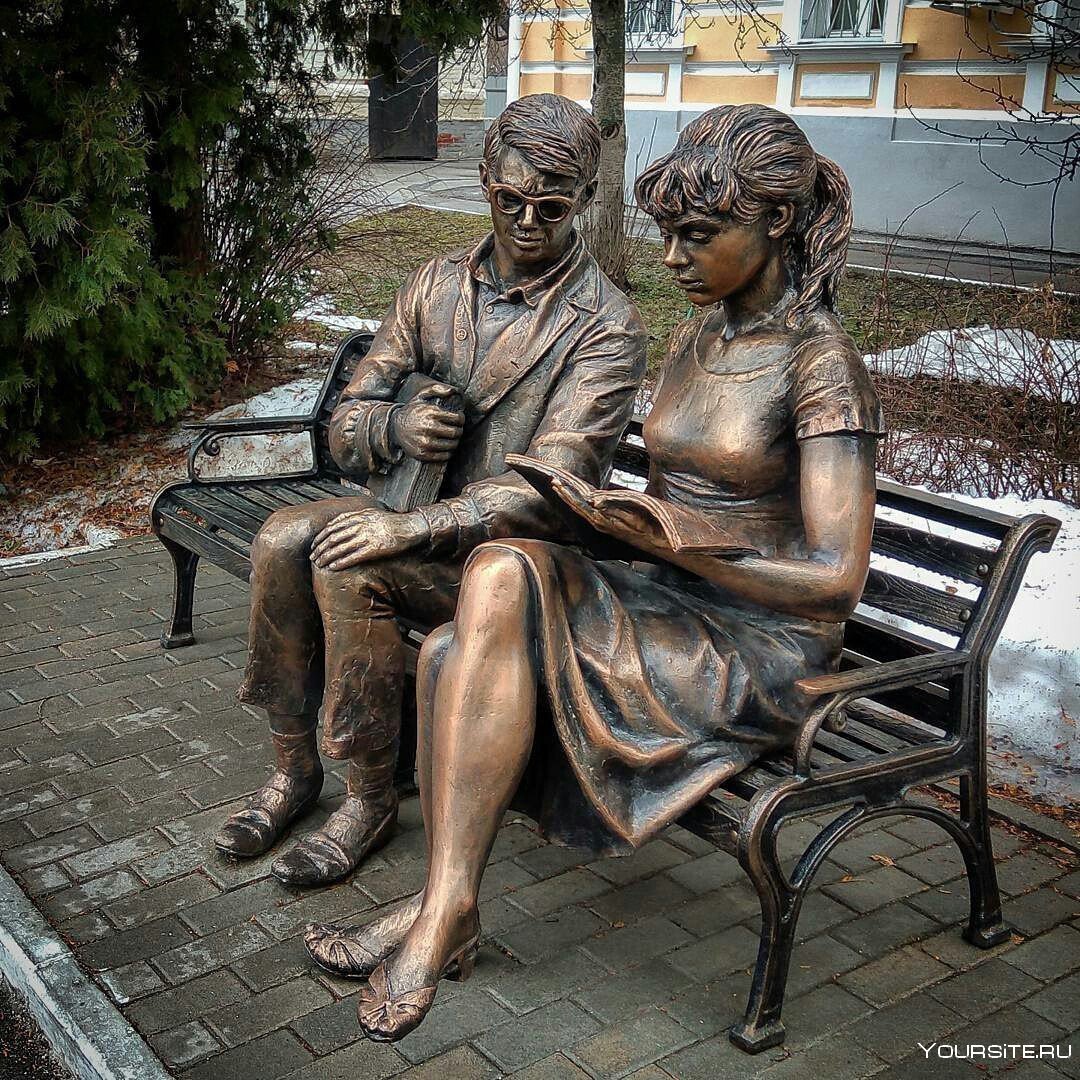 Памятник Шурику и Лиде в Рязани