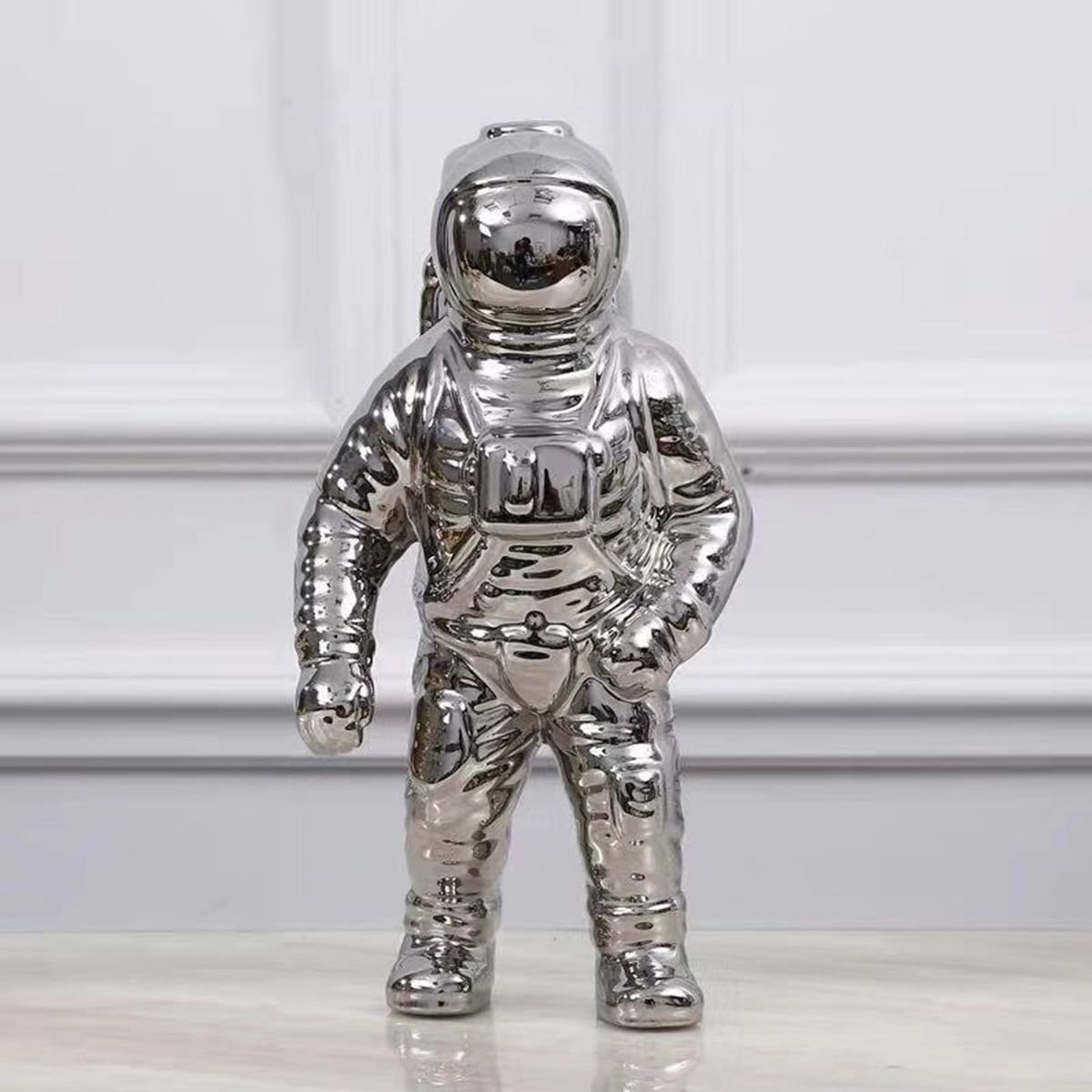 Фигурка "космонавт"