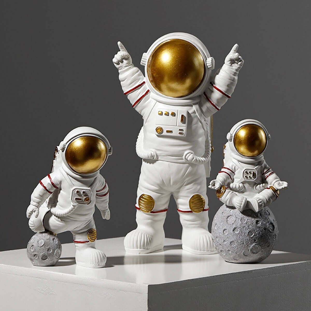 Фигурка "космонавт"