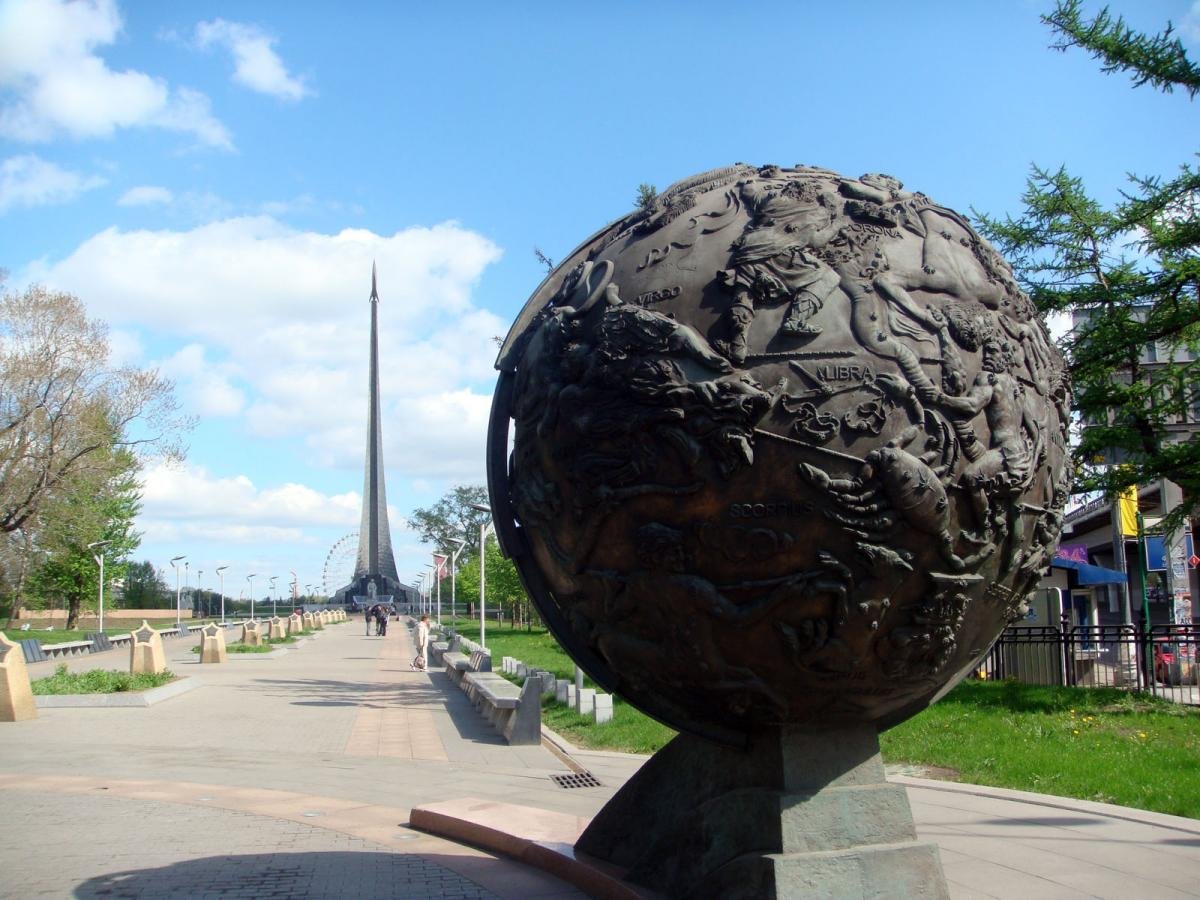 Памятник космонавтам Рыбинск