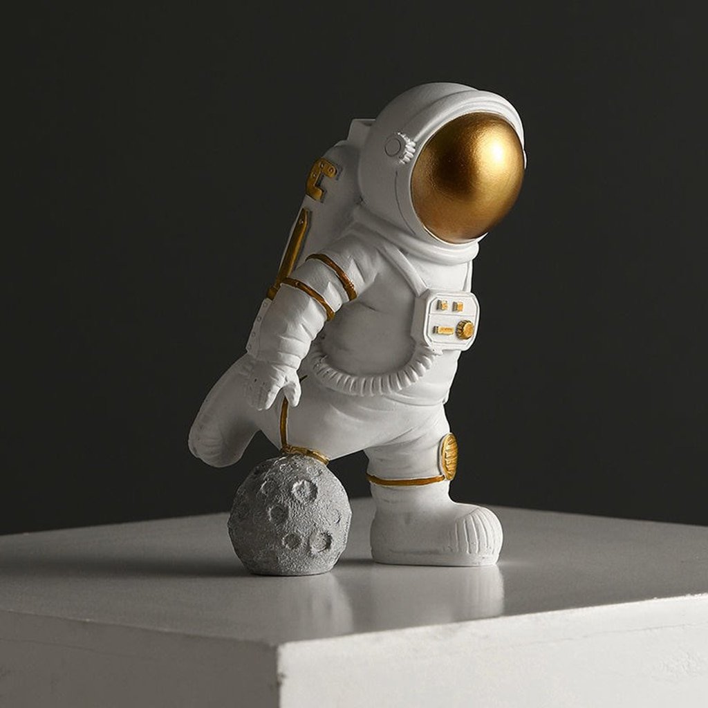 Фигурка "космонавт"