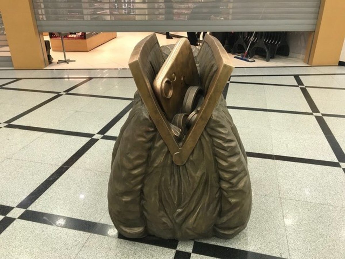 Памятник женской сумочке Гринвич