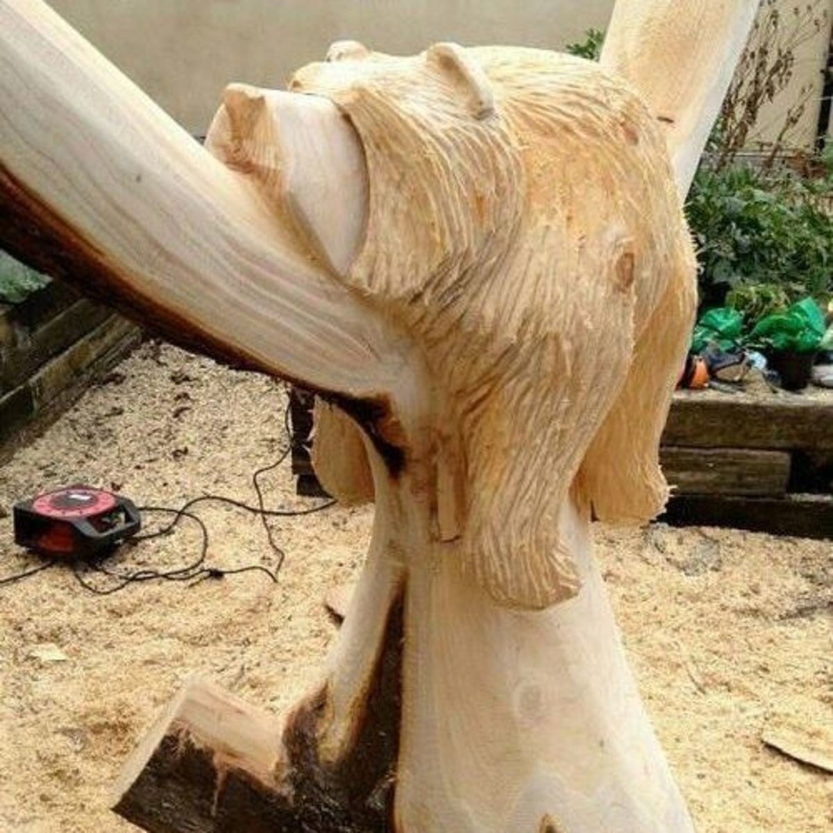 Деревянные фигуры из бревна