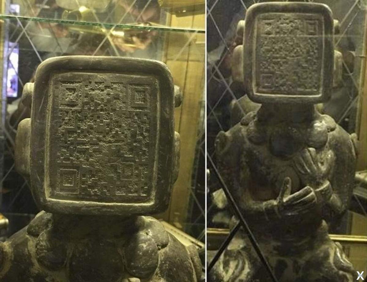 Статуя Майя с QR кодом