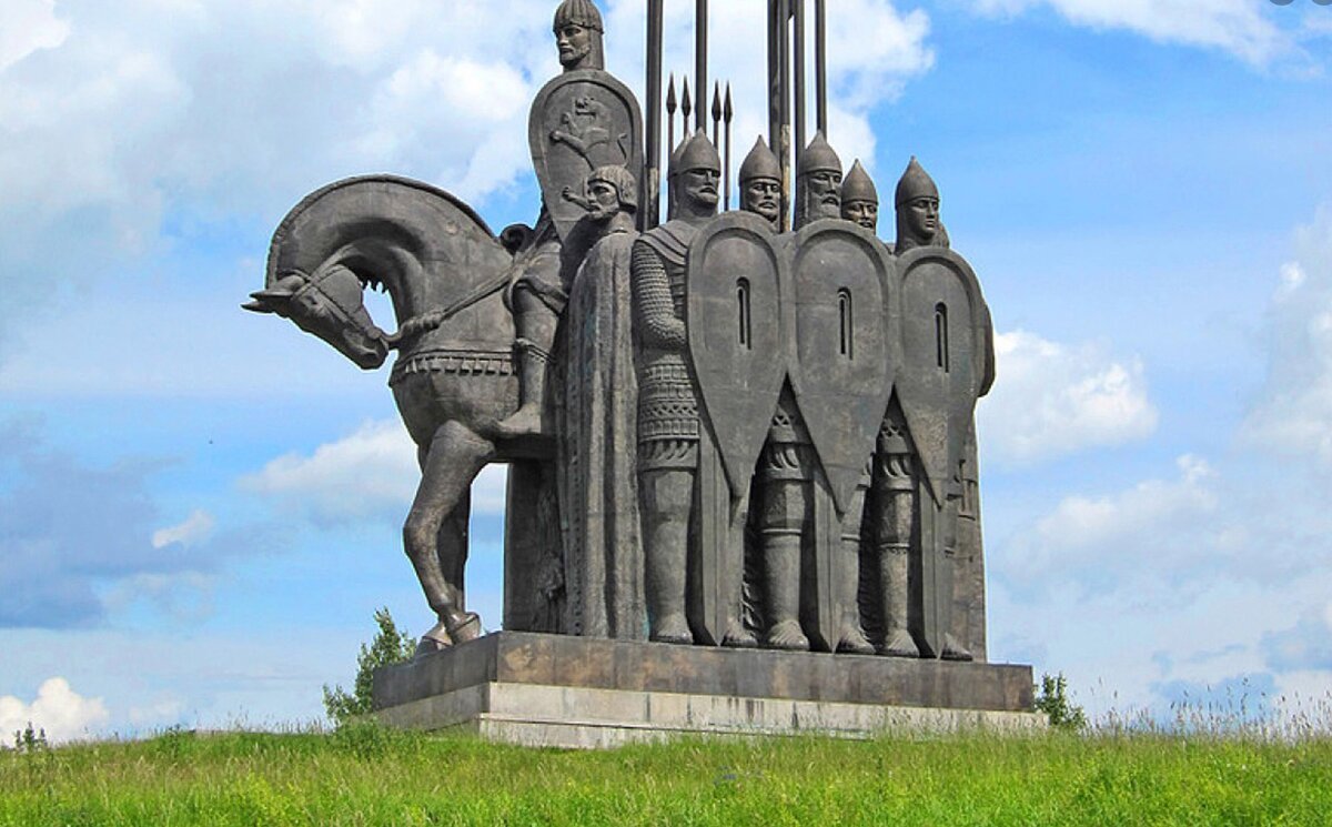Памятник в Пскове Александра Невского