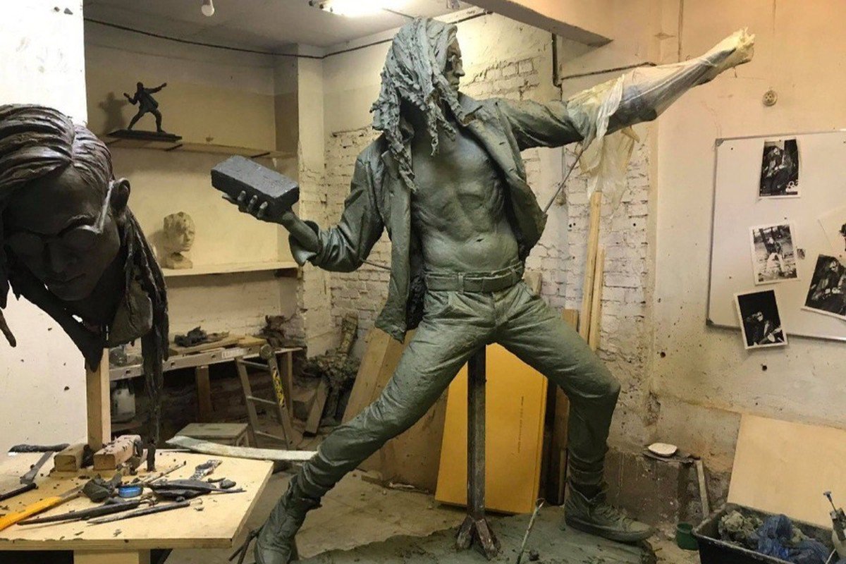 Памятник Егору Летову в Москве