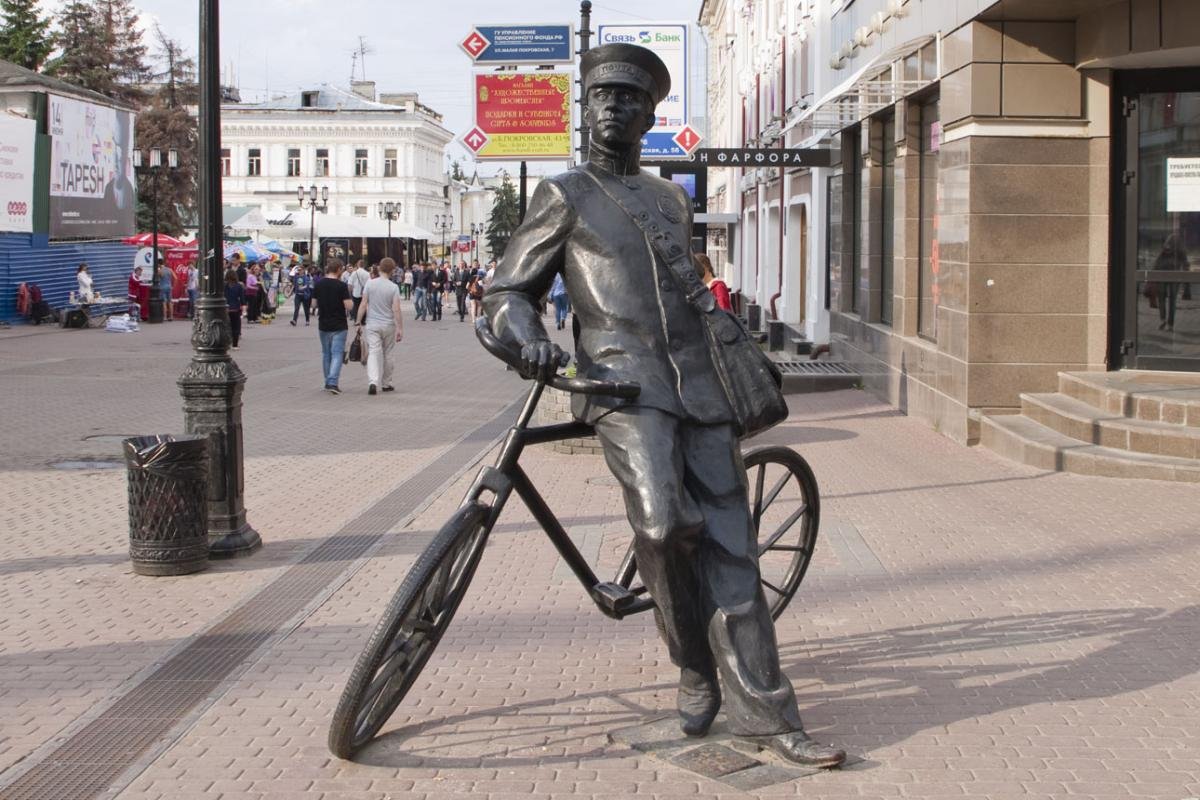 Нижний Новгород большая Покровская улица скульптура «почтальон»