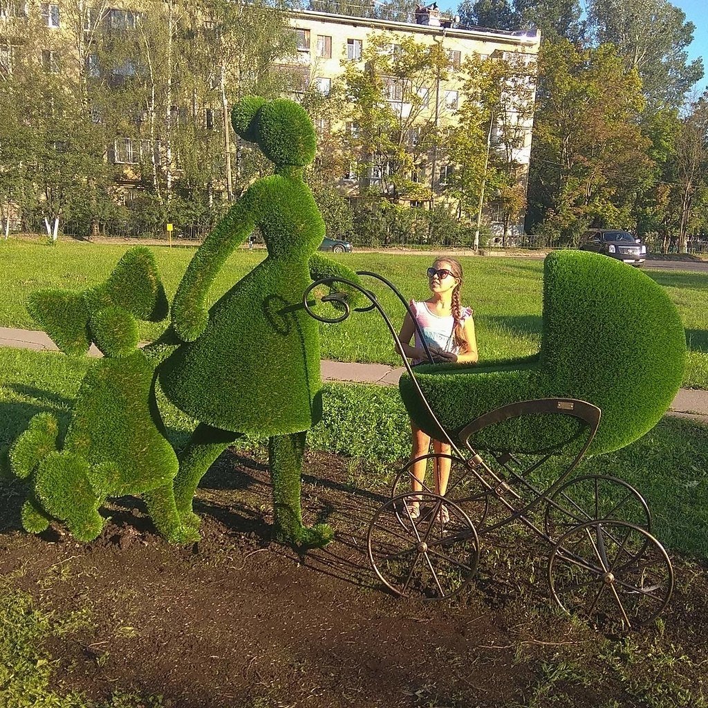 Топиарные фигуры мама с детьми