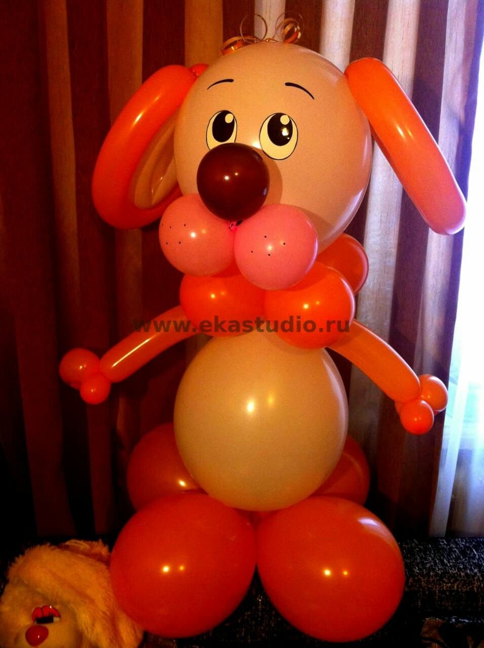Как сделать собаку из шаров. Собачка из шаров. Собака из воздушных шаров. Зверюшки из шаров. Фигурка собаки из шаров.