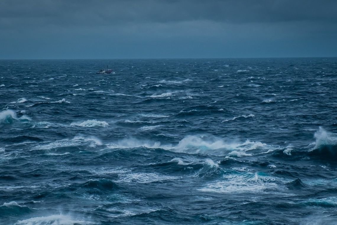 Взволнованное море