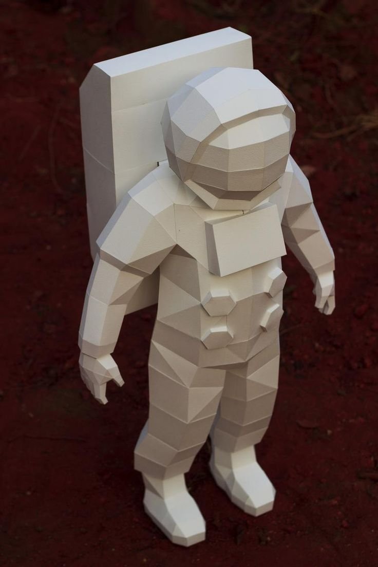 Papercraft космонавт