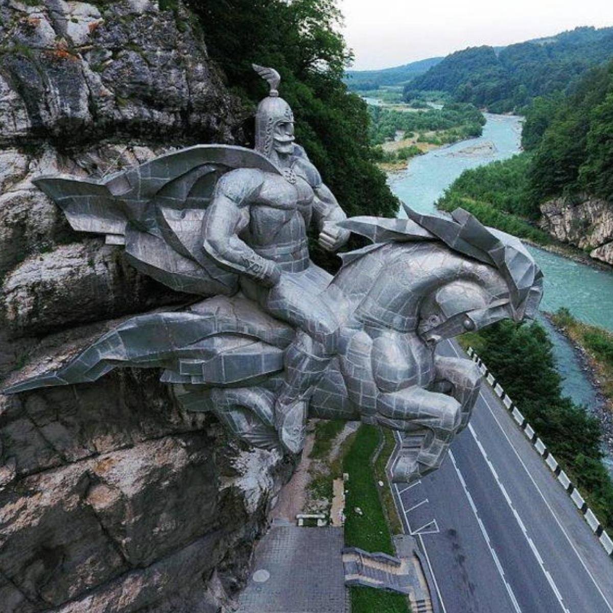 Северная осетия скульптура в скале