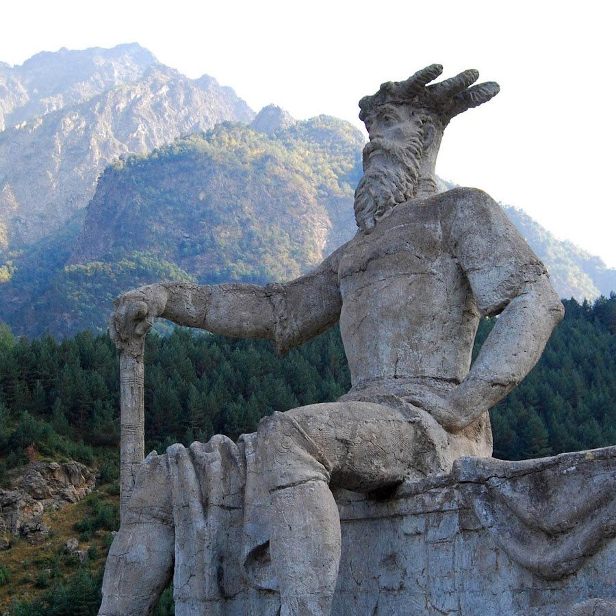Статуя Афсати в Северной Осетии