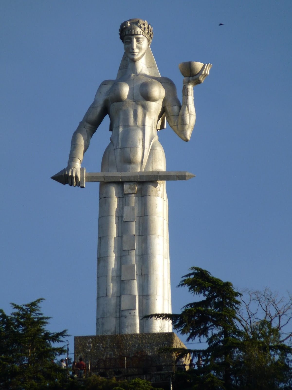 Памятник царице Тамаре в Тбилиси