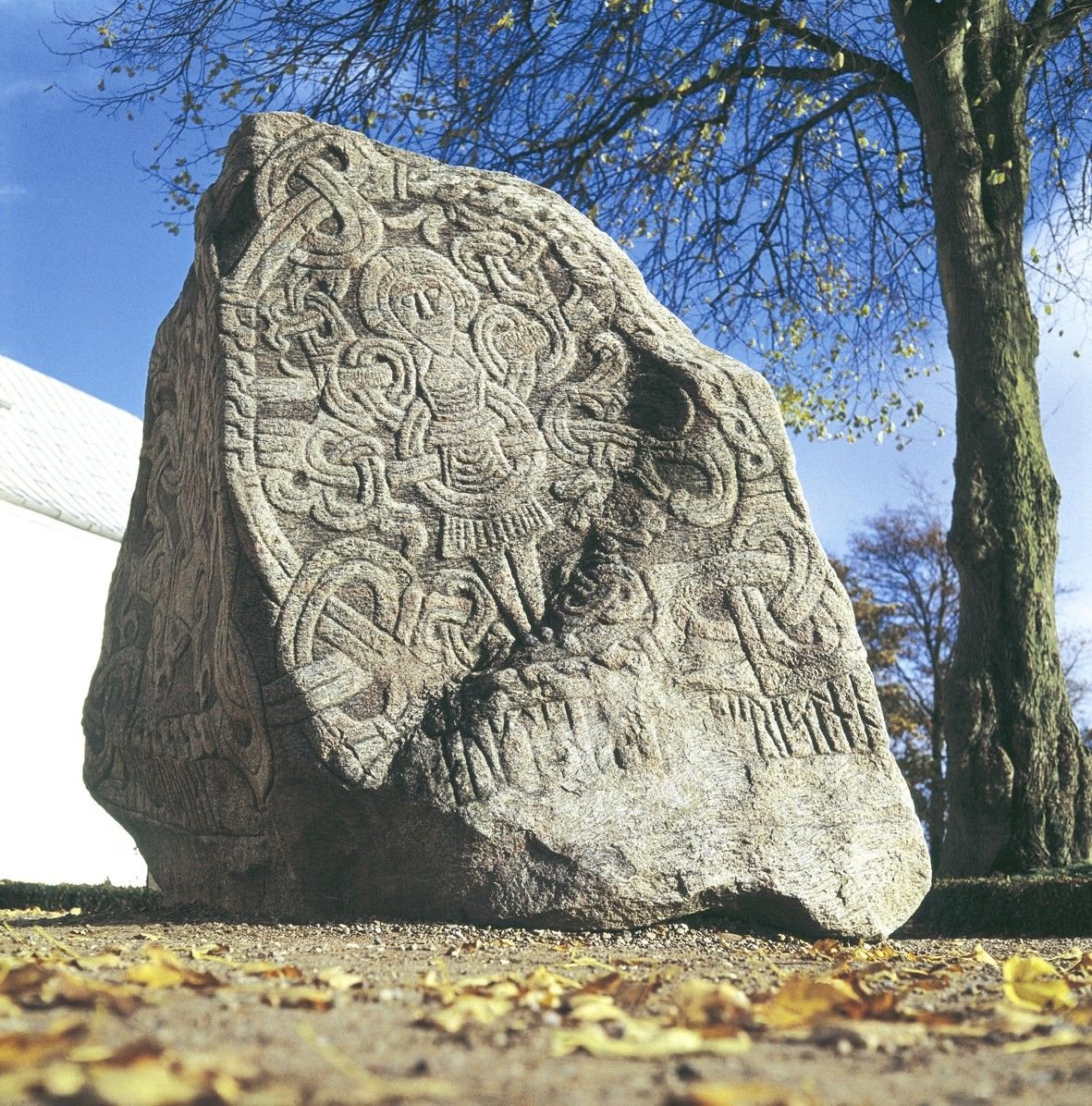Рунные камни в Еллинге (Дания)