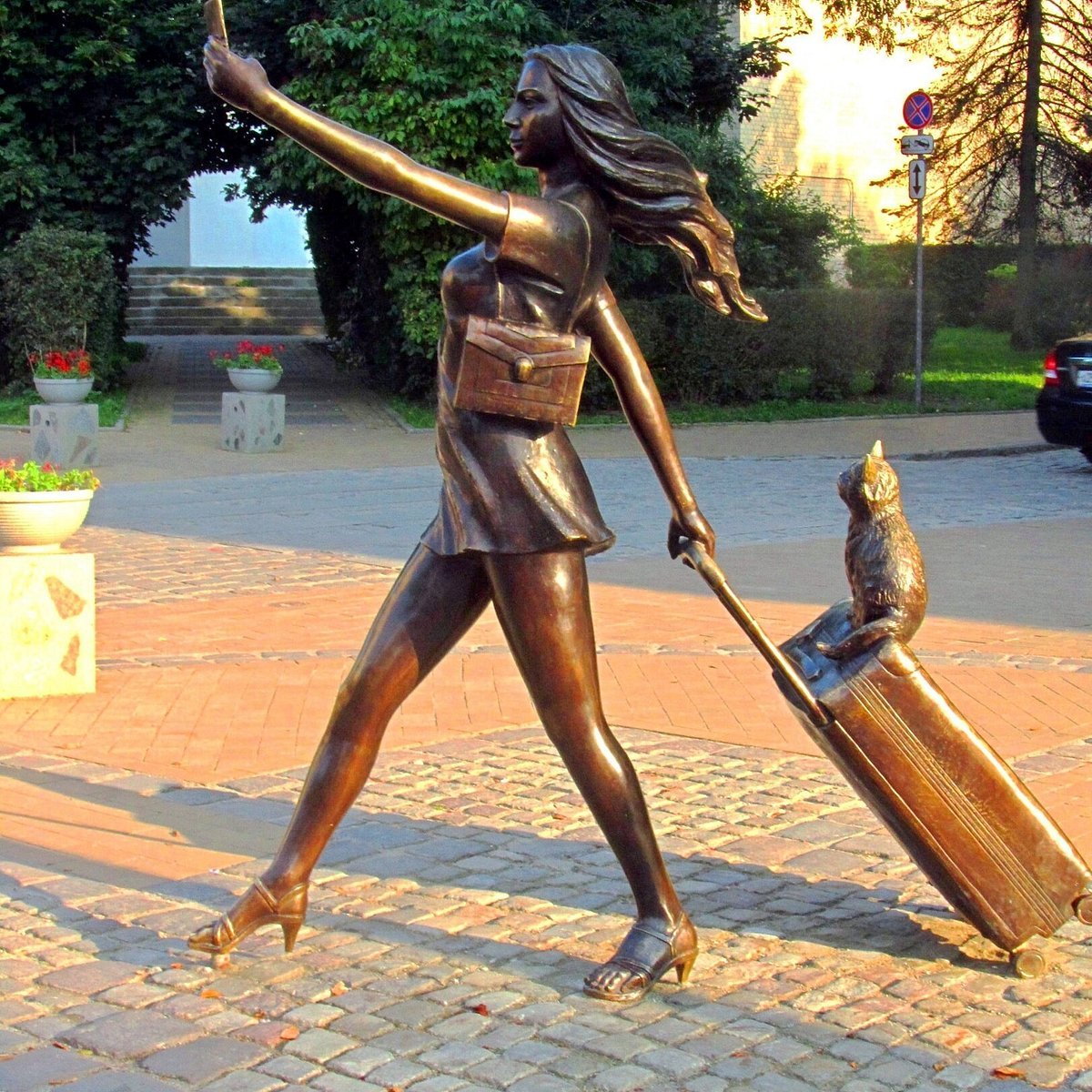Памятник курортница в Зеленоградске