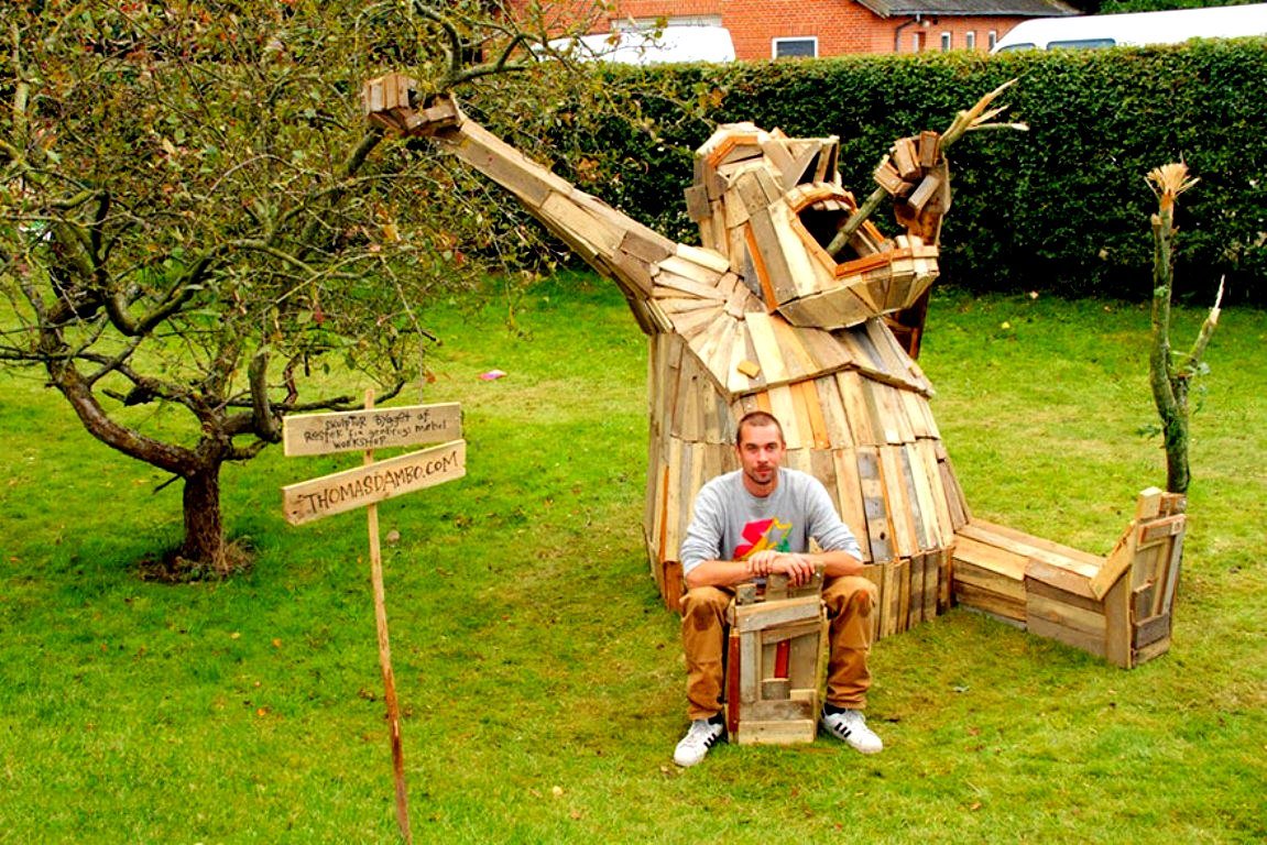 Деревянные фигуры Thomas dambo