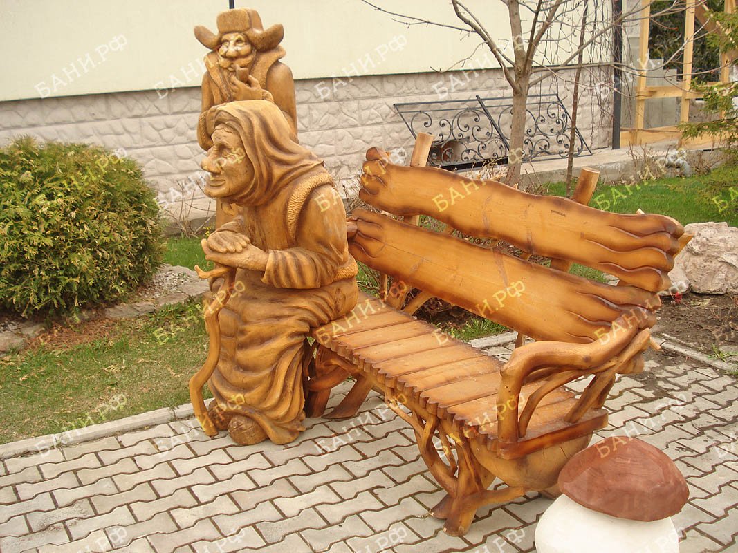 Садовая скульптура из дерева