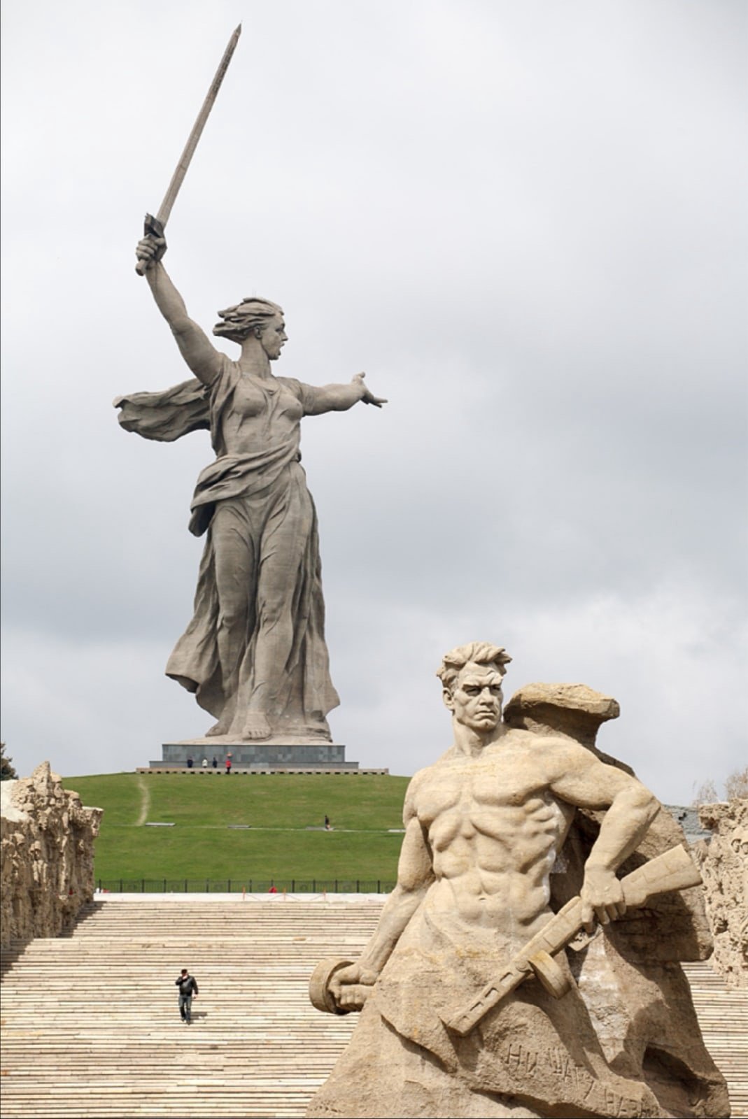 Мамаев Курган и монумент «Родина-мать»