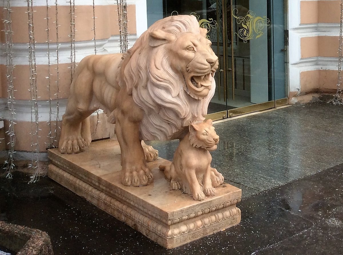 Скульптура Львенок