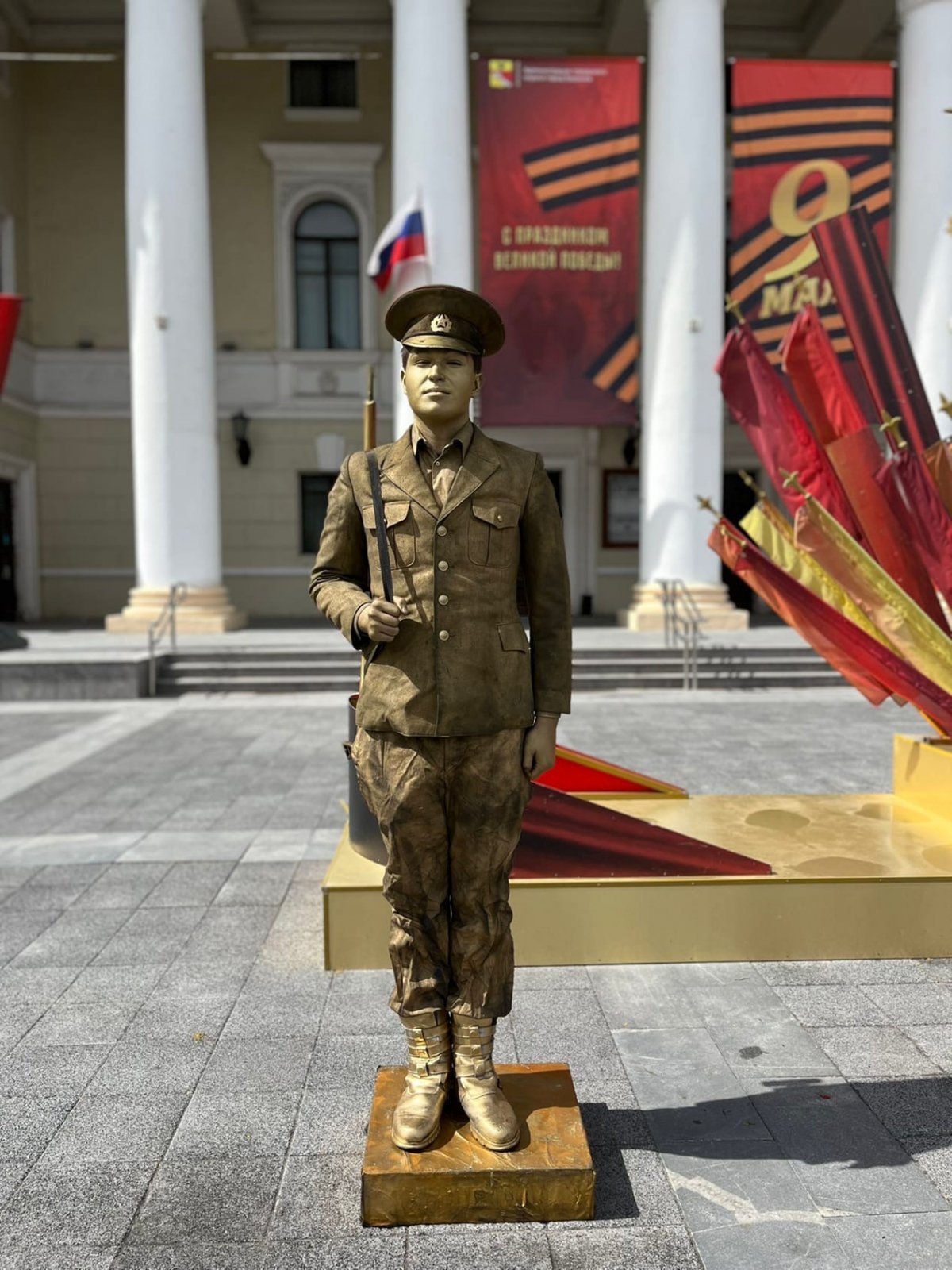 Парад живых скульптур на 9 мая
