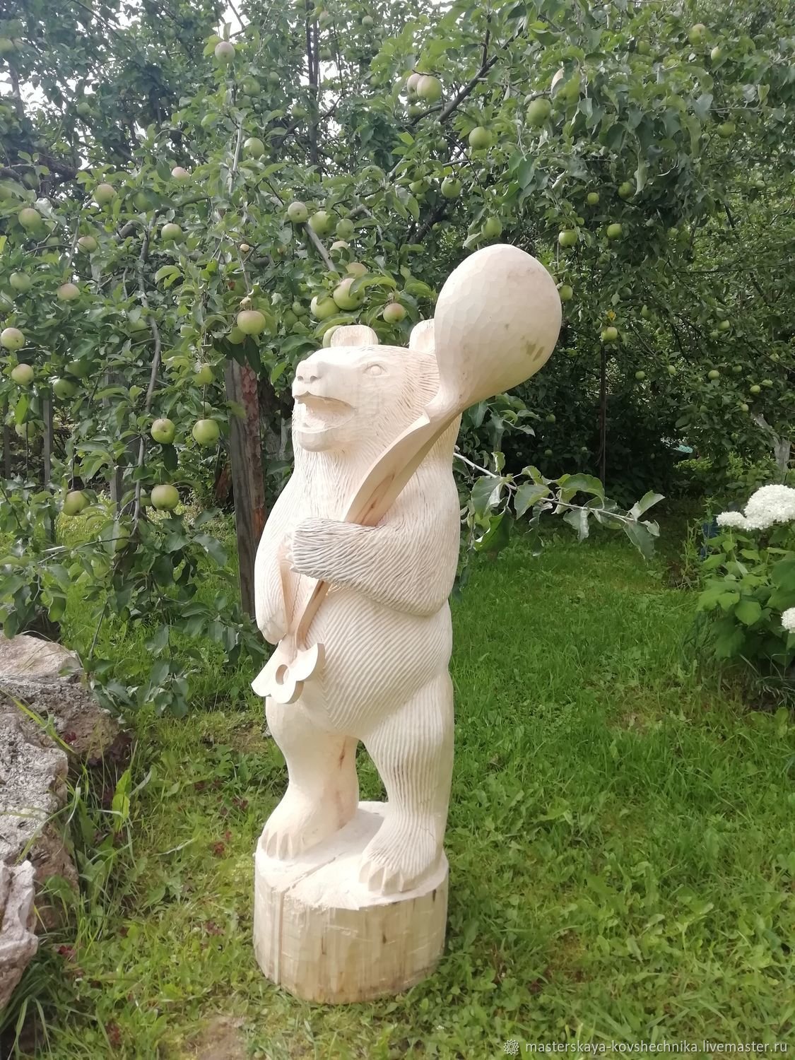 Фигуры из дерева для сада
