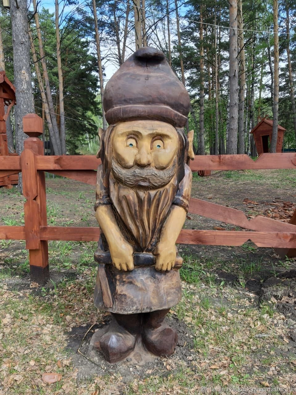 Деревянные фигуры для сада